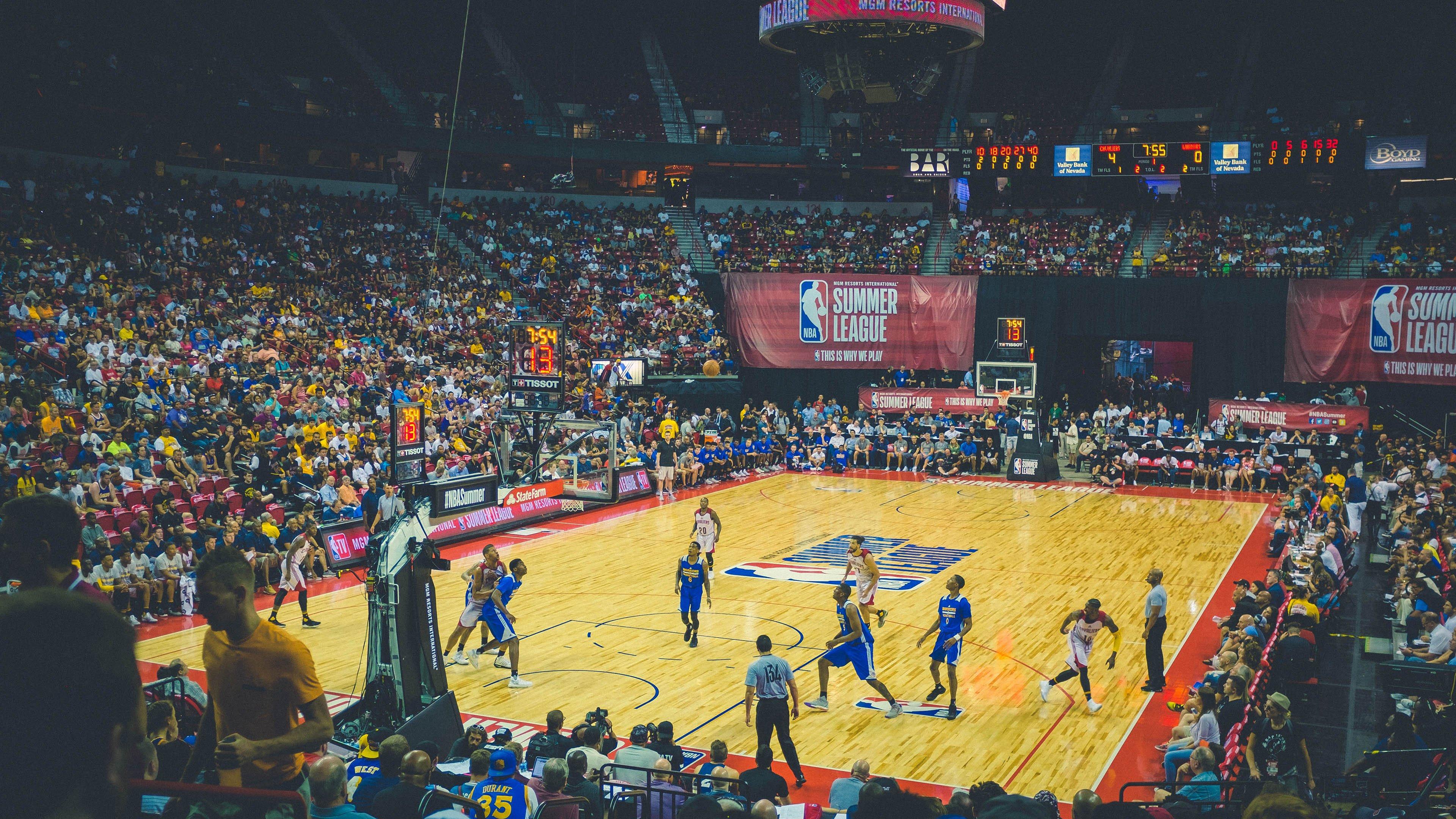 皇家马德里与巴塞罗那激战西甲,梅西接班人闪耀全场