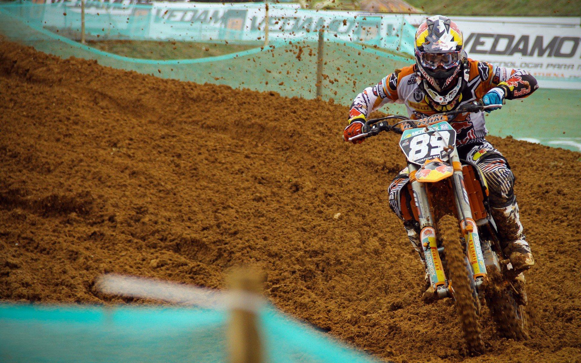 詹姆斯率队逆转取胜,湖人季后赛前景光明