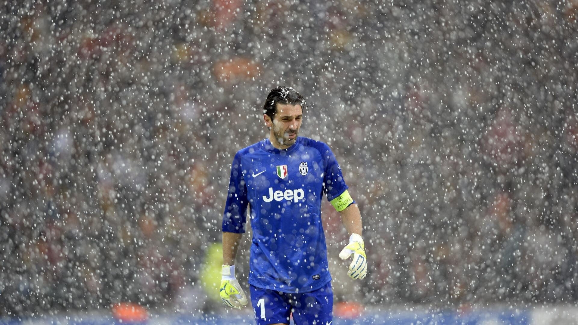 蝶泳新星闪耀全国锦标赛，破纪录夺冠引关注