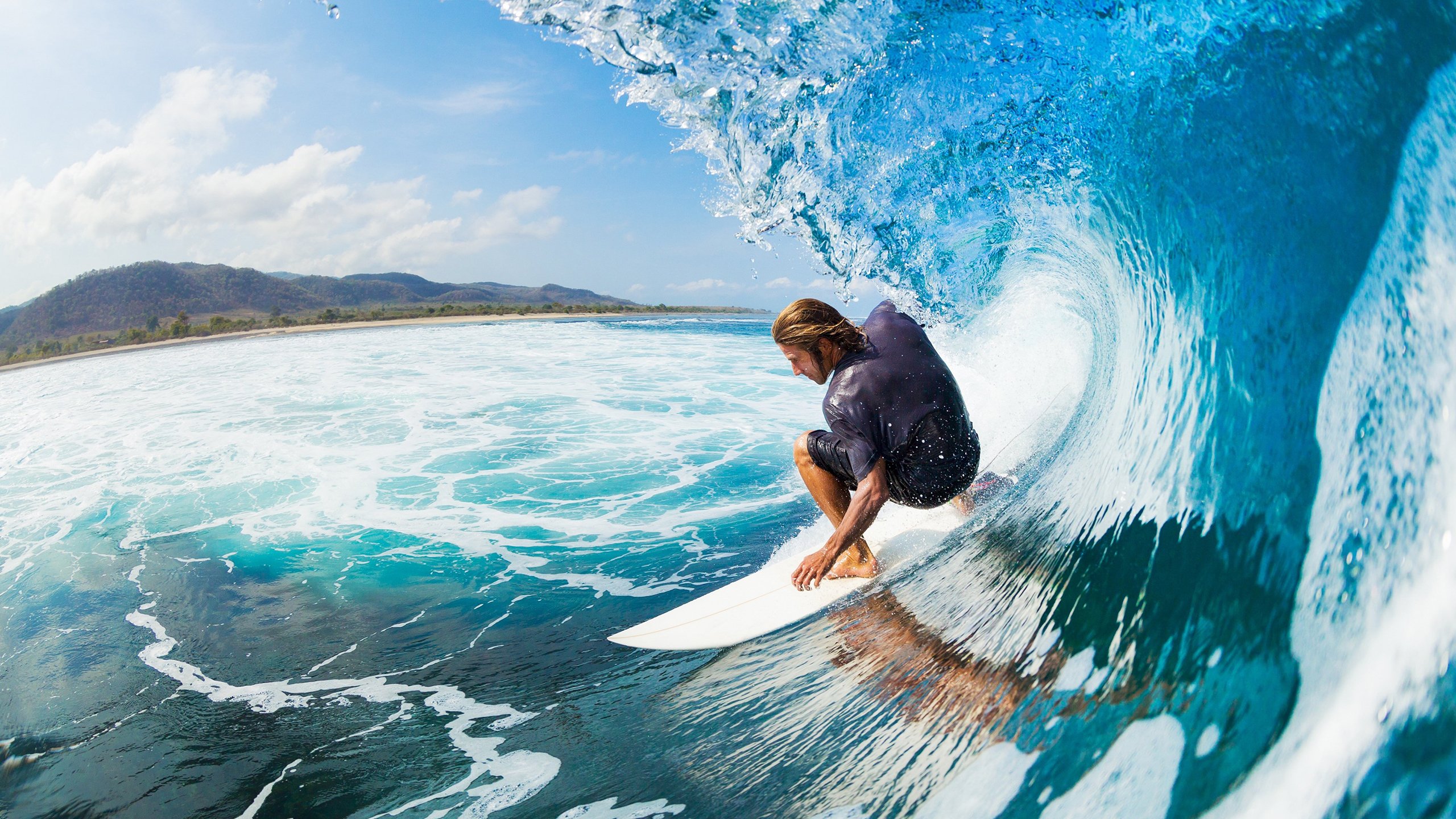 英超争冠白热化,曼城、利物浦、阿森纳三强鼎立,赛季末悬念迭起